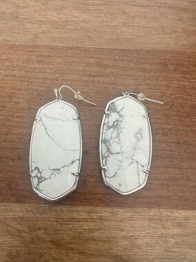 Kendra Scott White Howlite Dylan Drop Earrings in Silver